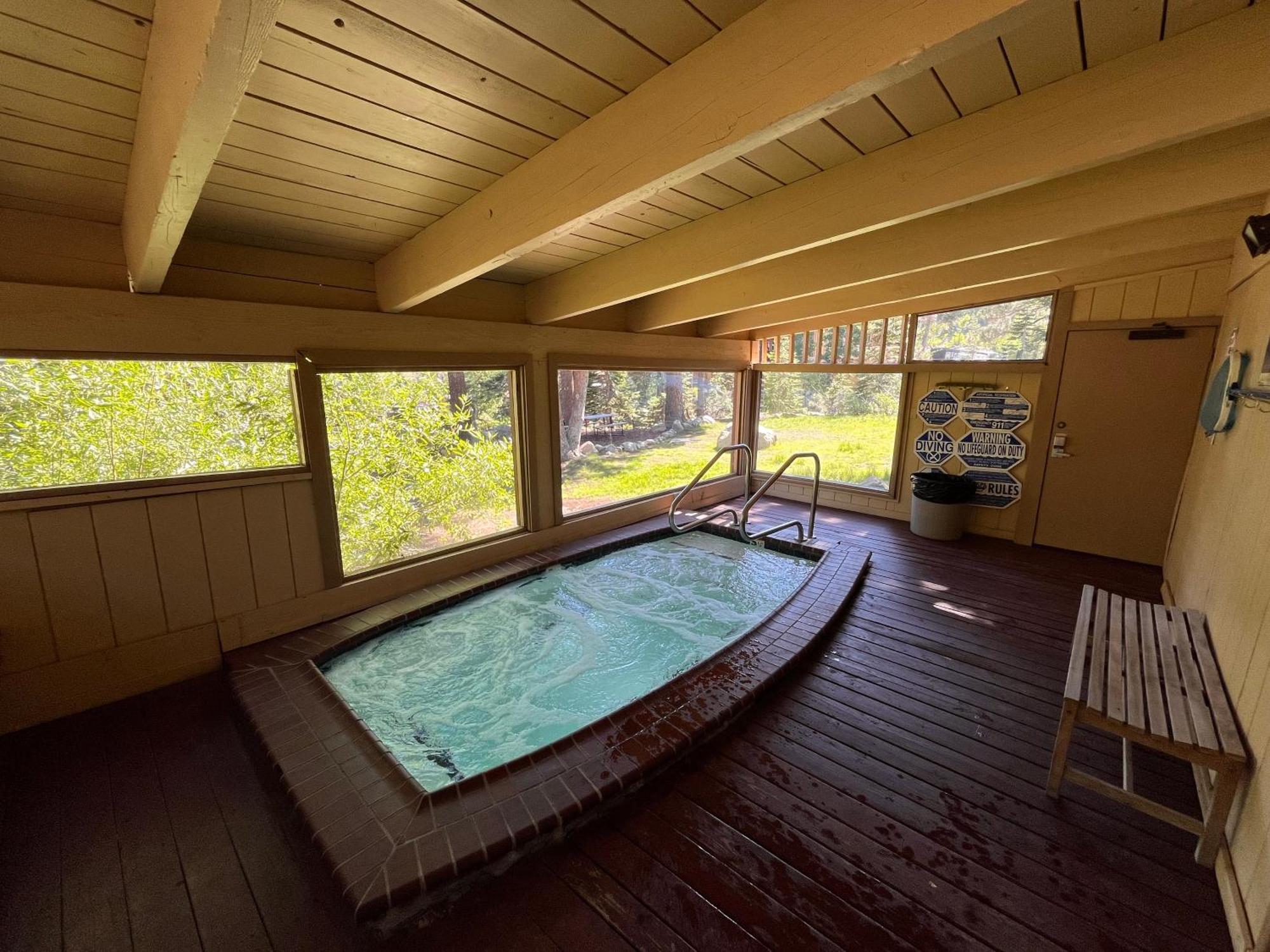 Tastefully Remodeled Condo At Mammoth Ski & Racquet Club, Hot Tub, Garage, 10 Min Walk To Ski Lifts Mammoth Lakes Luaran gambar