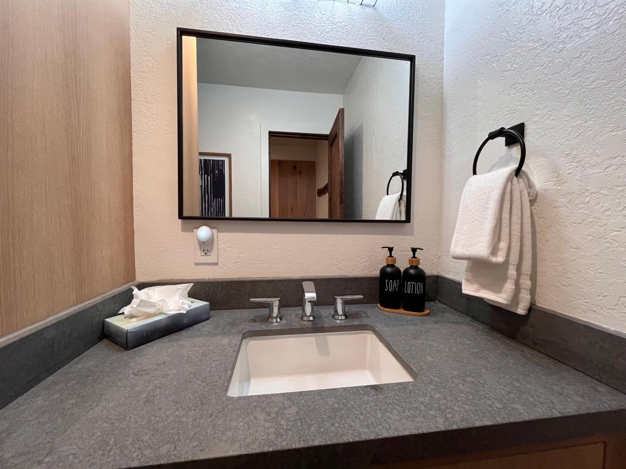 Tastefully Remodeled Condo At Mammoth Ski & Racquet Club, Hot Tub, Garage, 10 Min Walk To Ski Lifts Mammoth Lakes Luaran gambar